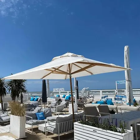 Knusse Met Groot Terras Te Middelkerke!